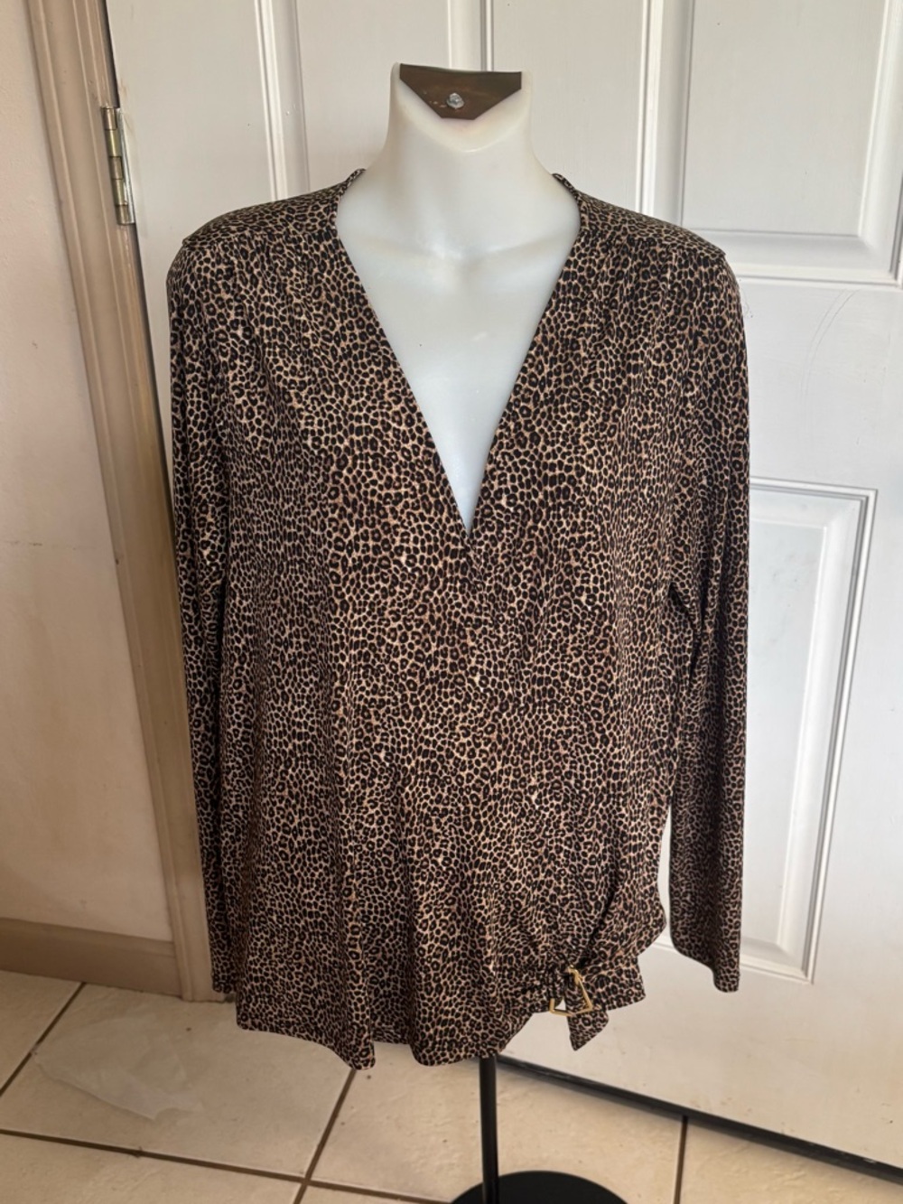 Med Michael Kors brown/tan/black leopard print/gold buckle long sleeve draped to